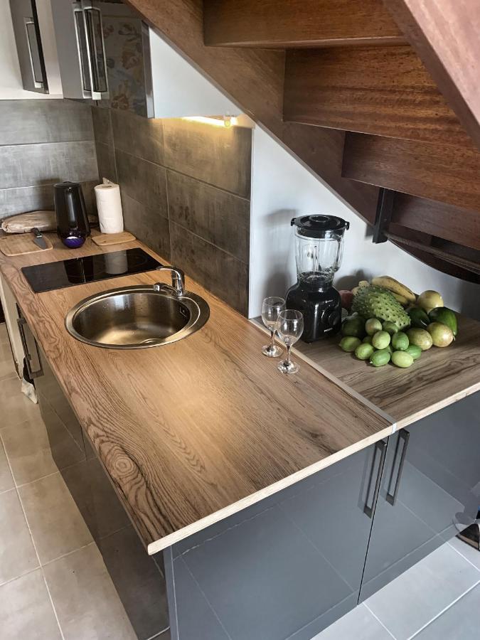Appartement Duplex Climatise Avec Wi-Fi - Plage Pointe Marin A Pieds, Recemment Renove Sainte-Anne Esterno foto